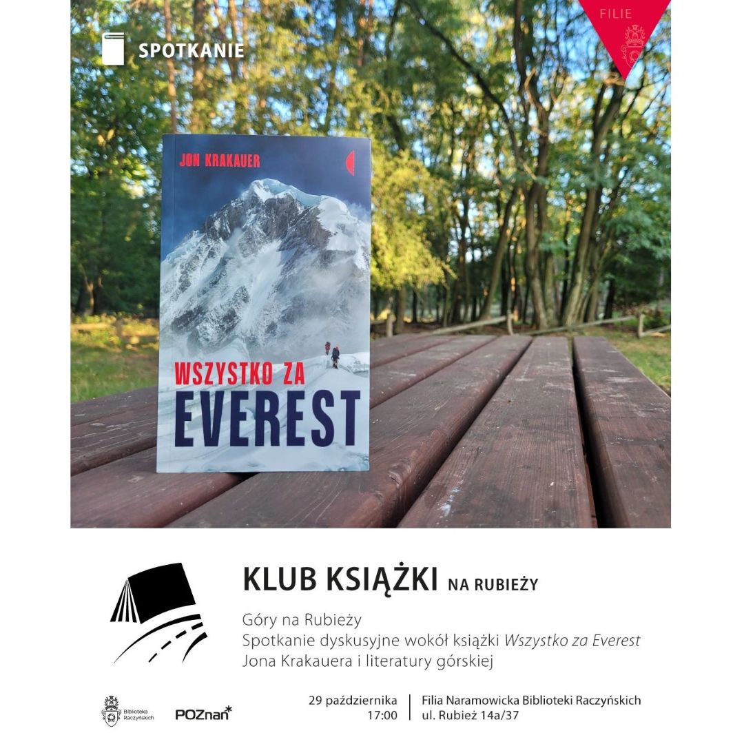 Obrazek do wydarzenia, fotografia drewnianej ławki i zielonych drzew, na tym tle okładka książki z górskim ośnieżonym szczytem.