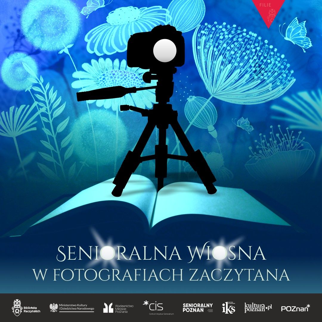 Grafika cyklu: na tle jasnych kwiatów na niebieskim tle widać czarny aparat fotograficzny.