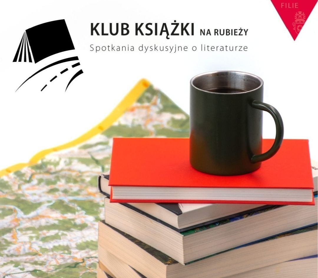 Obrazek do wydarzenia, na mapie leży stosik książek, na którym stoi kubek. W górnym rogu logo cyklu - ksiązka w kształcie namiotu, obok pas drogi.